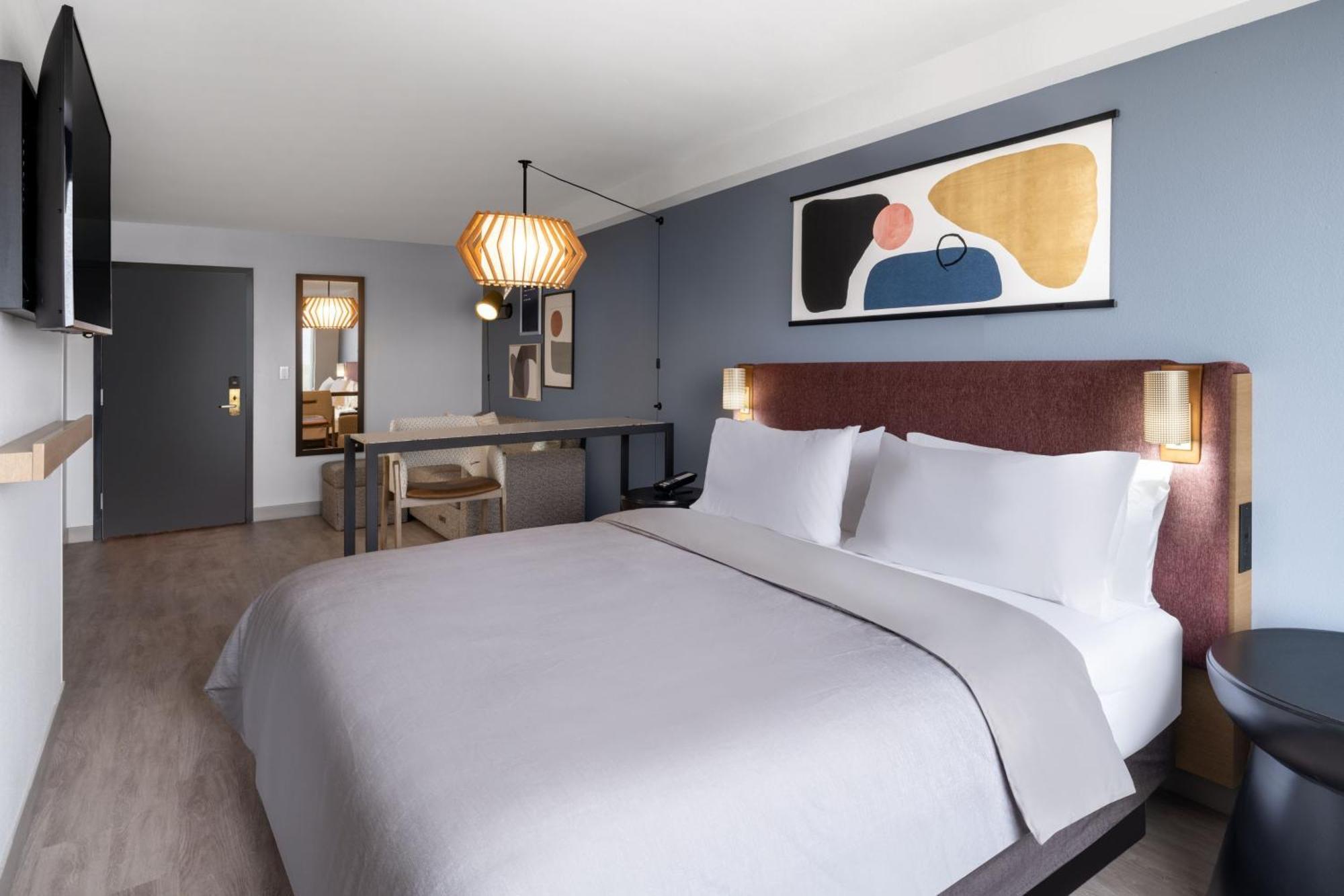 Hotel Atwell Airport By Ihg 3*