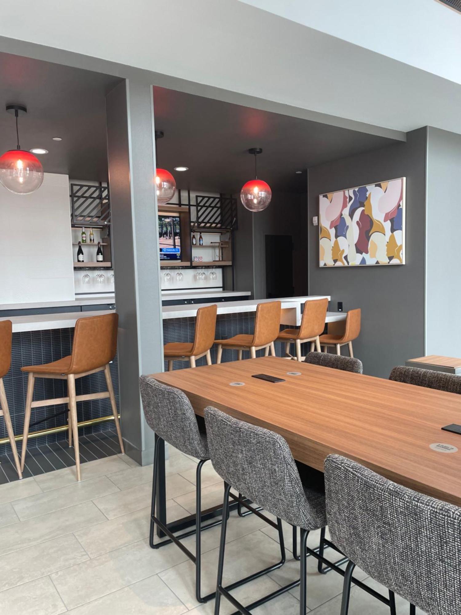 Hotel Atwell Airport By Ihg 3*