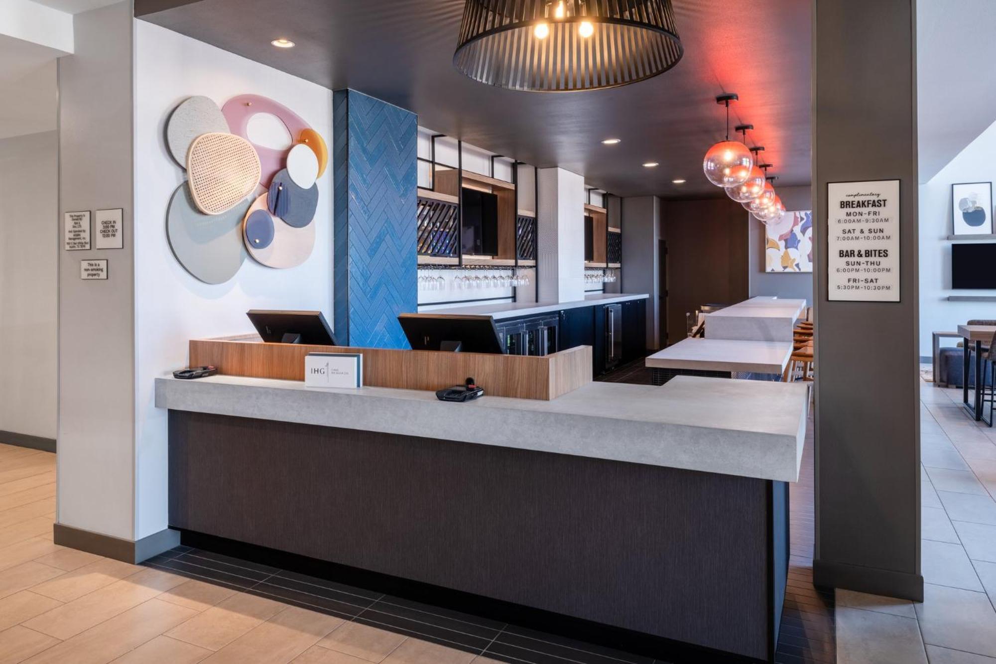 Hotel Atwell Airport By Ihg 3*