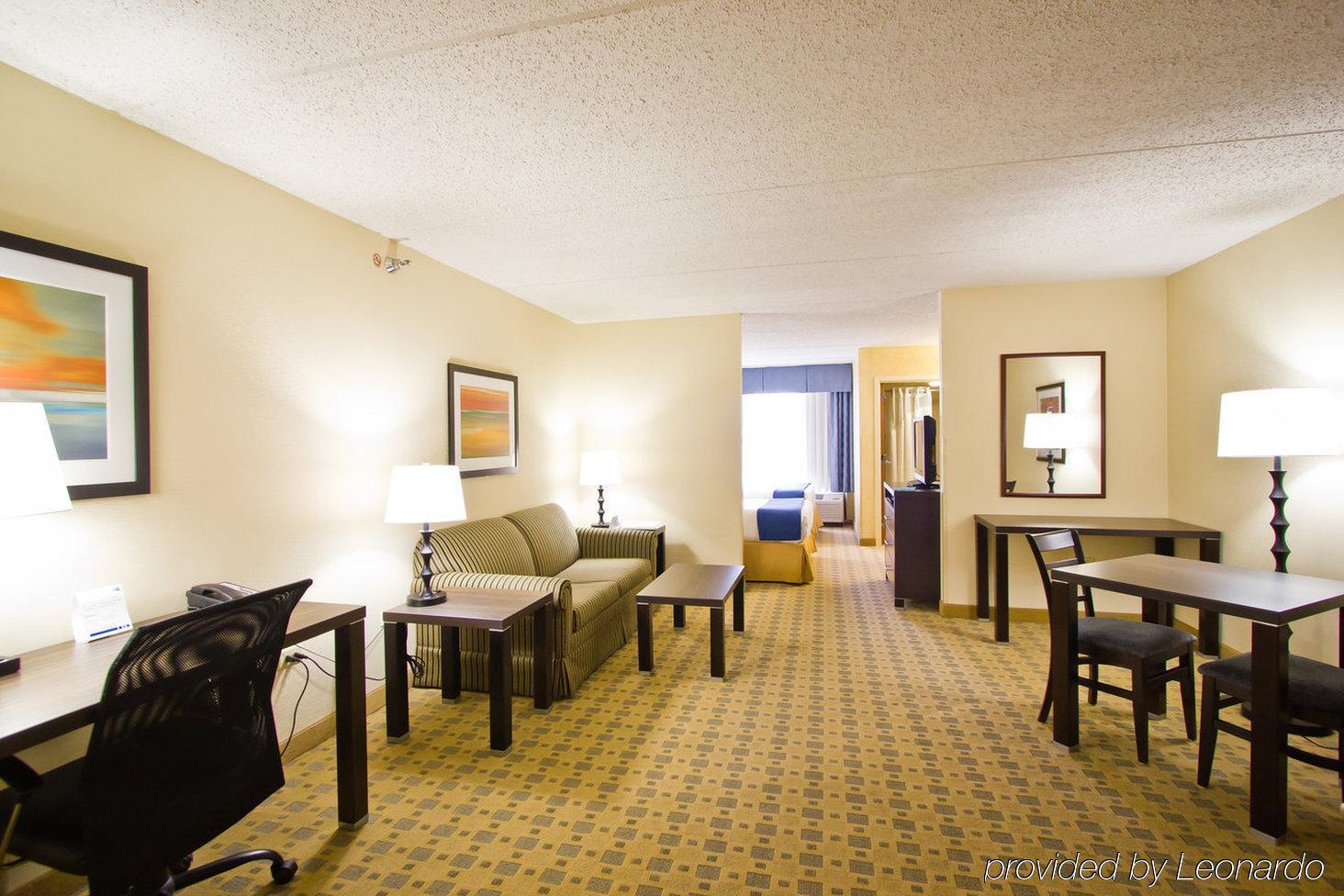 Hotel Atwell Airport By Ihg 3*